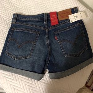 NWT Levi’s Wedgie High-rise denim shorts